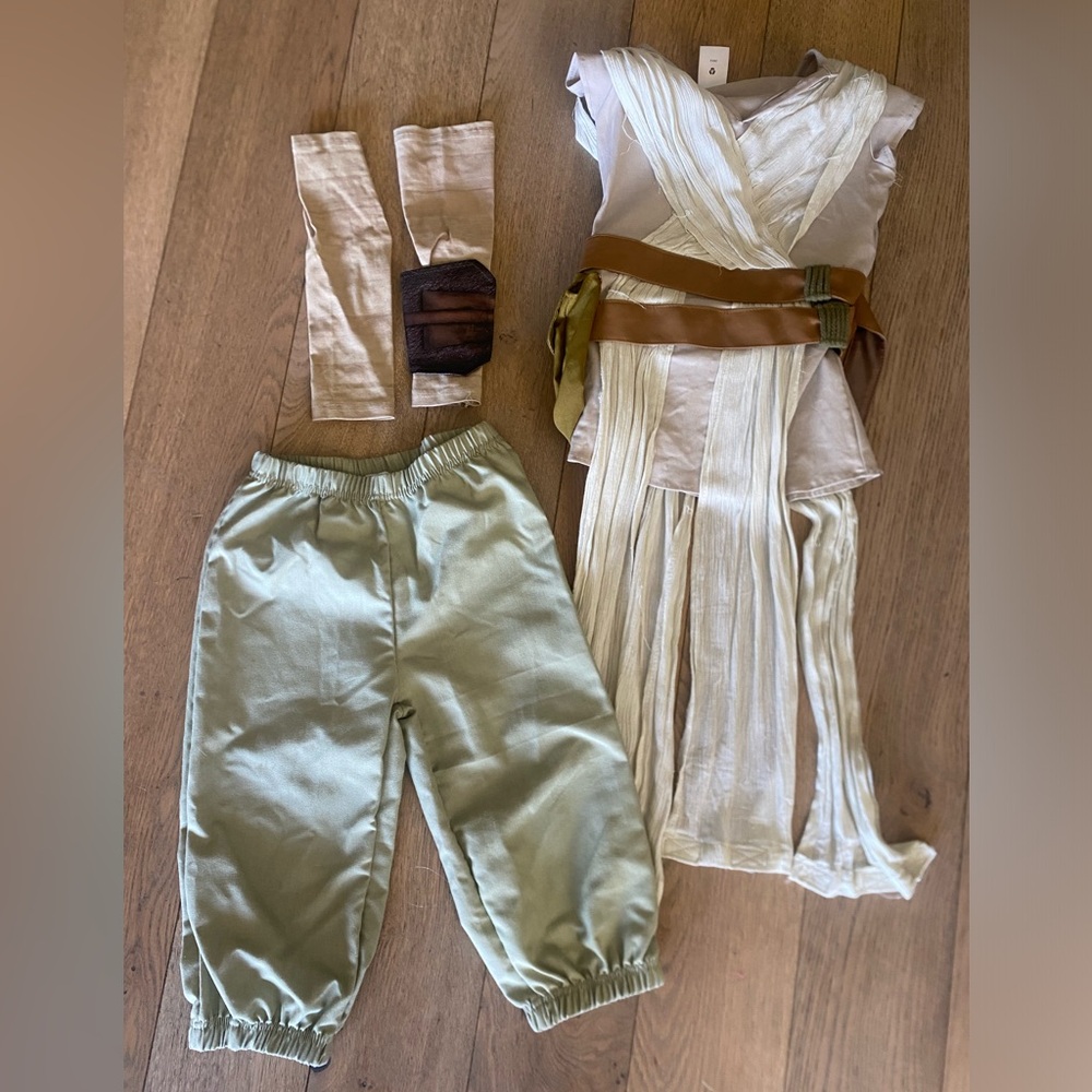 Star Wars Rey costume from The Force Awakens size 7/8 Disney